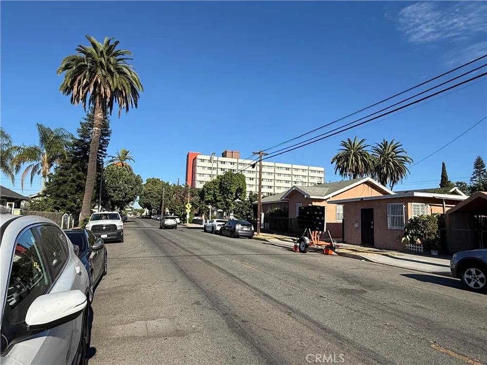 1045 E New York Long Beach, CA 90813