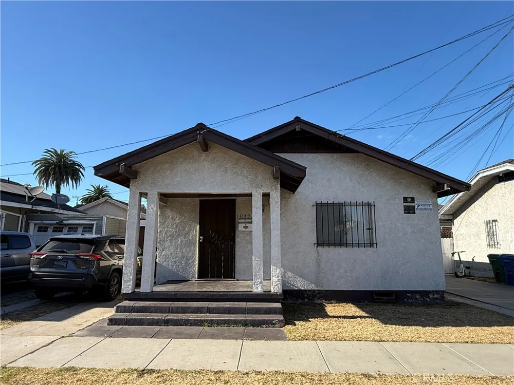 1045 E New York Long Beach, CA 90813