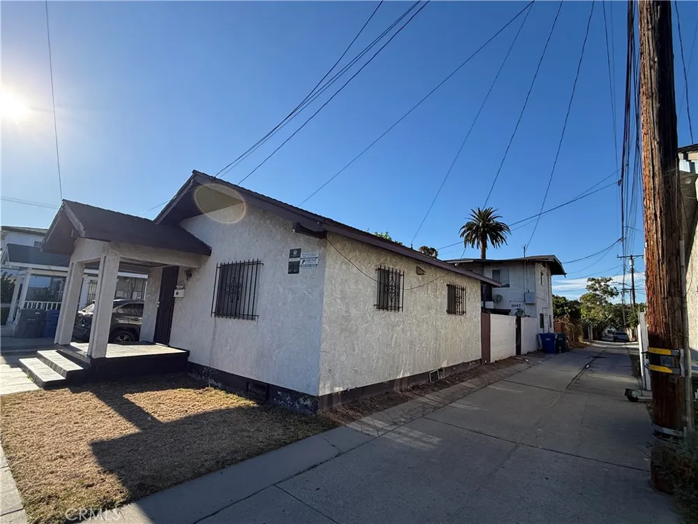 1045 E New York Long Beach, CA 90813