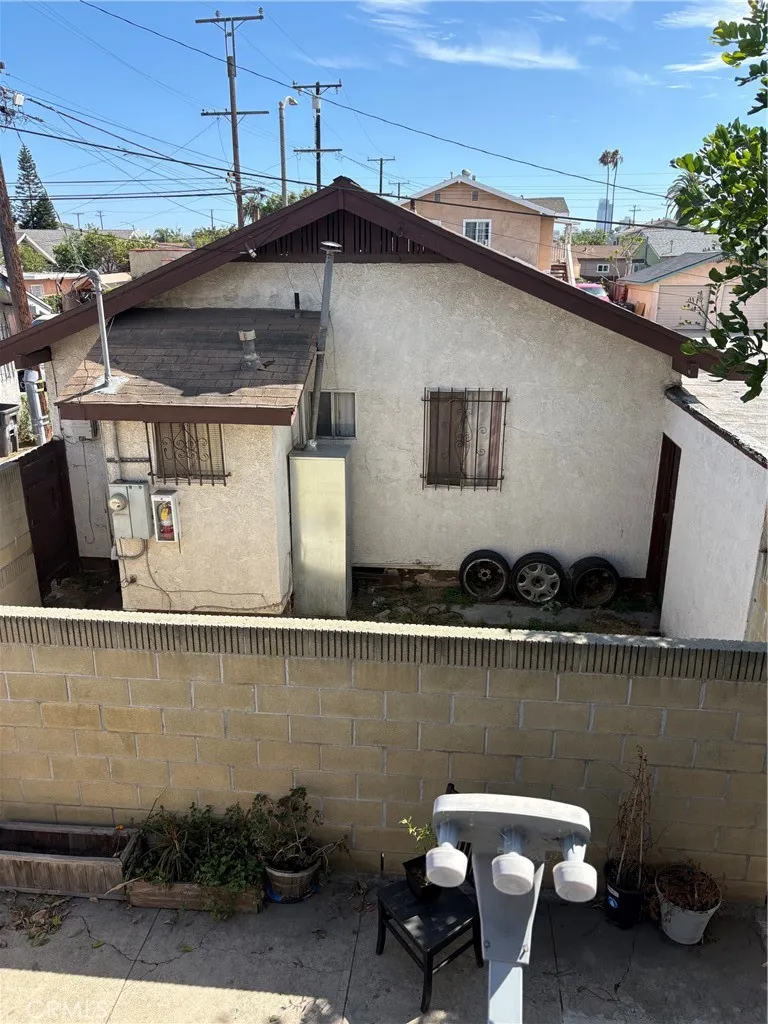 1045 E New York Long Beach, CA 90813