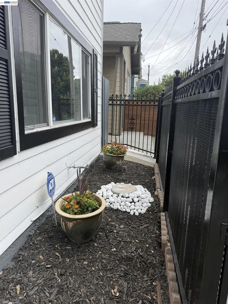 1234 Willow St Oakland, CA 94607