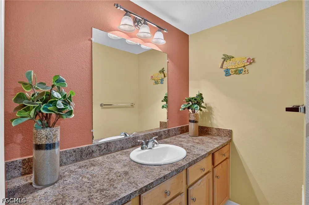 Key Drive #6 North Fort Myers, FL 33903
