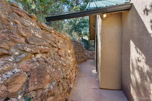 215 Washington Avenue Manitou Springs, CO 80829