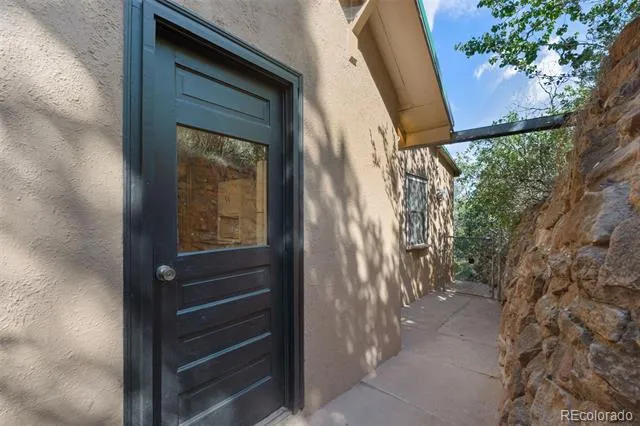 215 Washington Avenue Manitou Springs, CO 80829