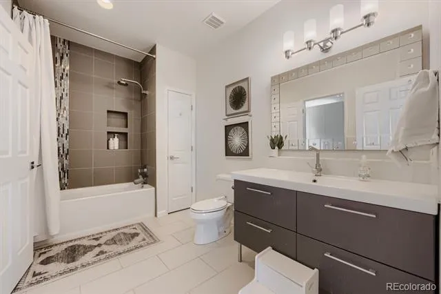 21037 E Nichols Parkway Aurora, CO 80016