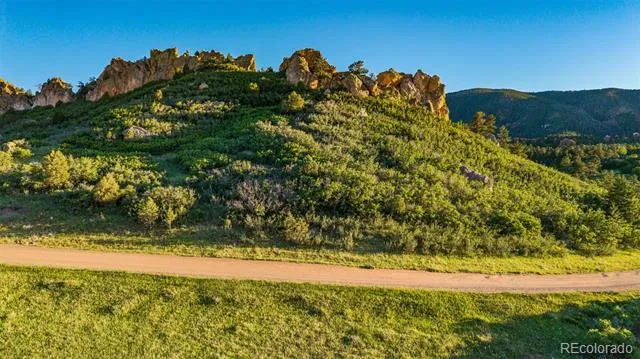 5814 Country Club Drive Larkspur, CO 80118