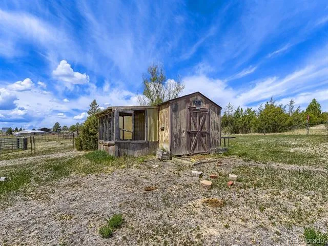 8690 Lariat Loop Elizabeth, CO 80107