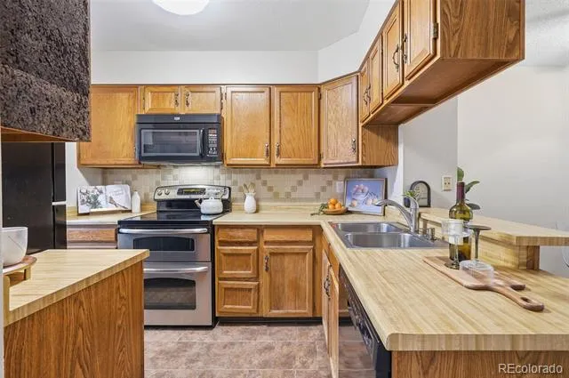 12043 E Hoye Drive Aurora, CO 80012