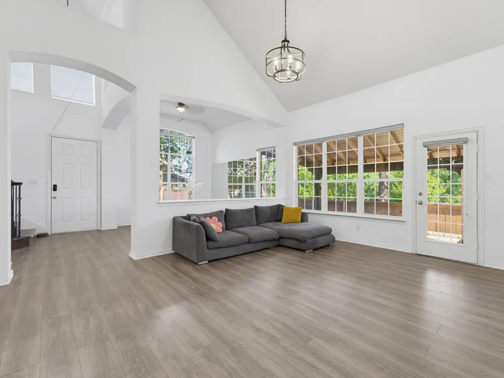 1833 Brookview Drive Carrollton, TX 75007