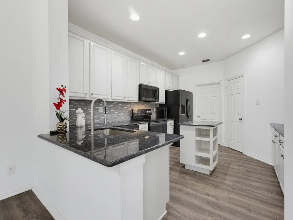 1833 Brookview Drive Carrollton, TX 75007