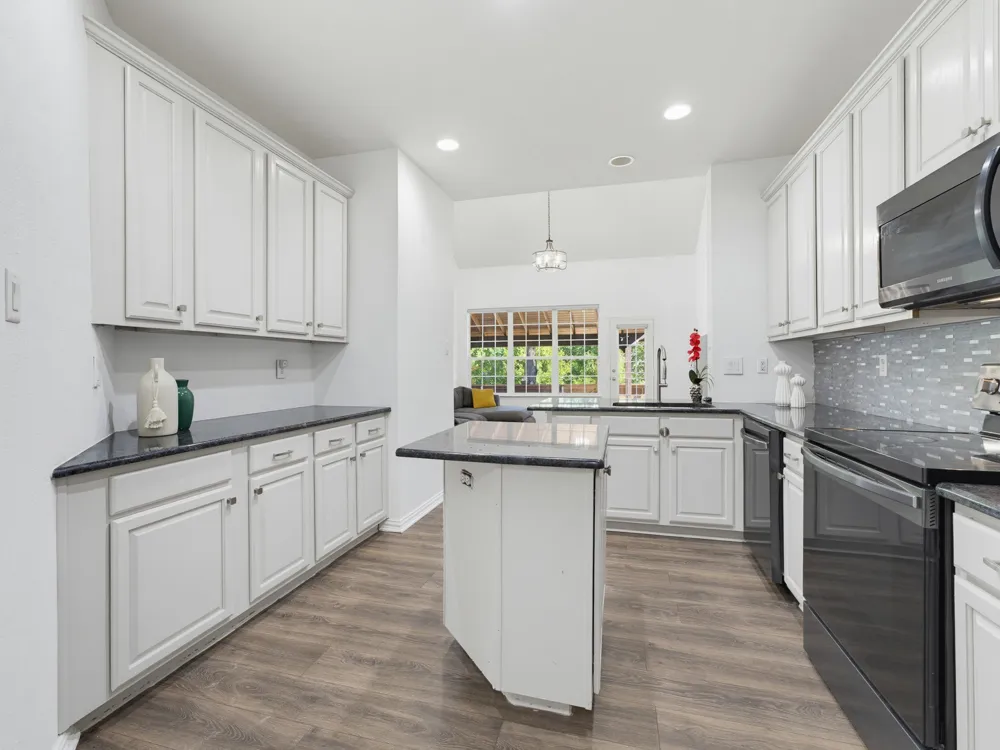 1833 Brookview Drive Carrollton, TX 75007