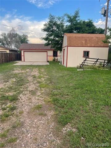 8010 Jasmine Street Dupont, CO 80024