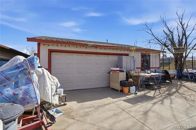8010 Jasmine Street Dupont, CO 80024