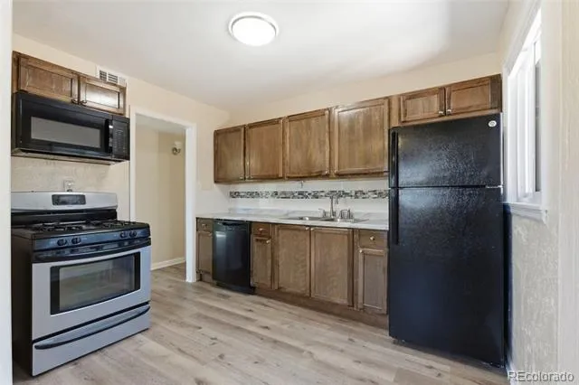 1297 Worchester Street Aurora, CO 80011