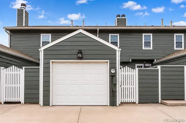 2058 S Balsam Street Lakewood, CO 80227