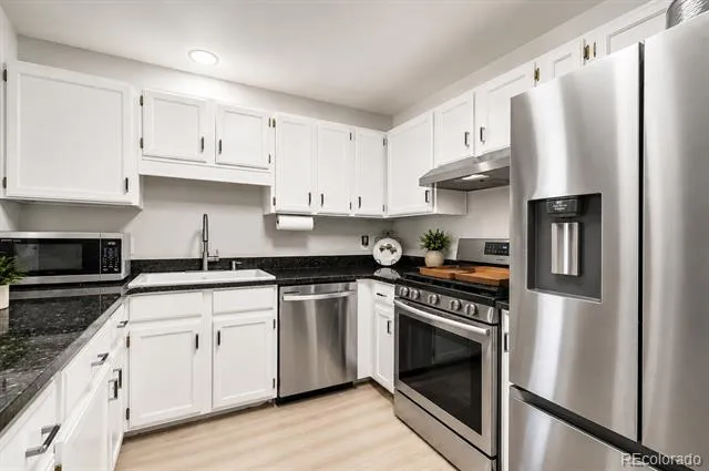 2058 S Balsam Street Lakewood, CO 80227