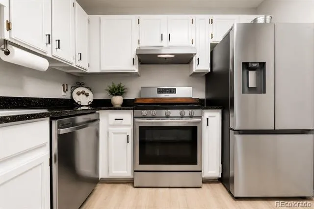 2058 S Balsam Street Lakewood, CO 80227