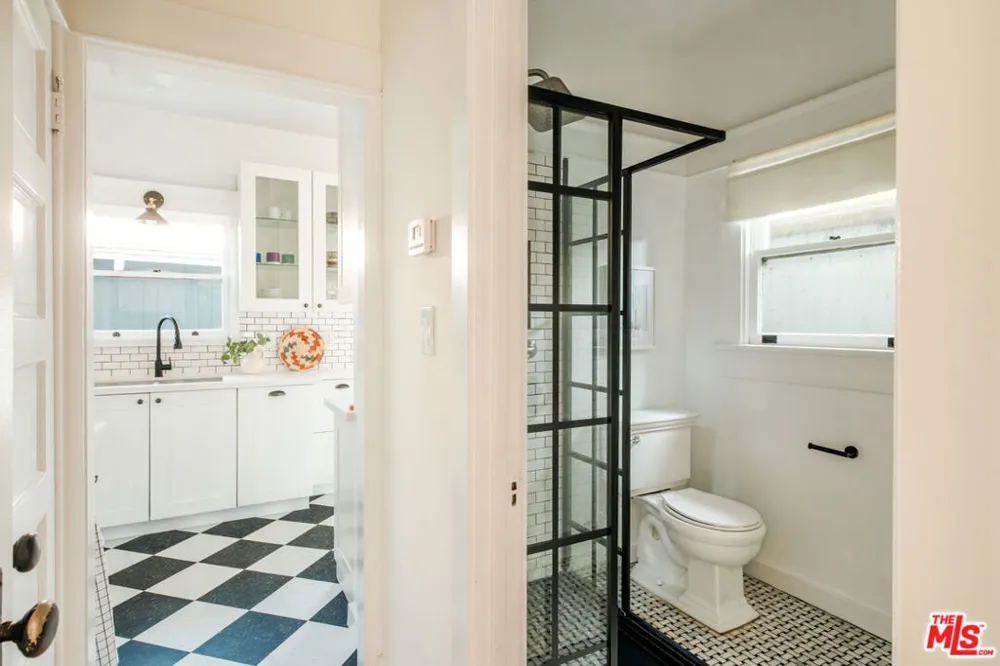 3026 6th Avenue Los Angeles, CA 90018