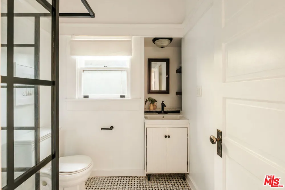 3026 6th Avenue Los Angeles, CA 90018