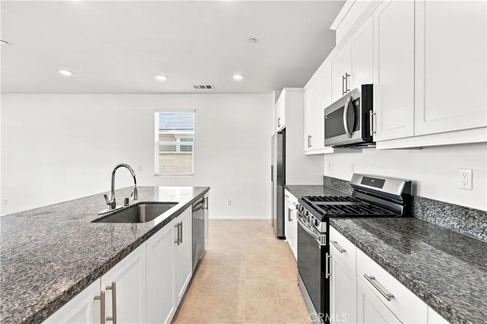 11824 Bobcat Hills Lane Victorville, CA 92392