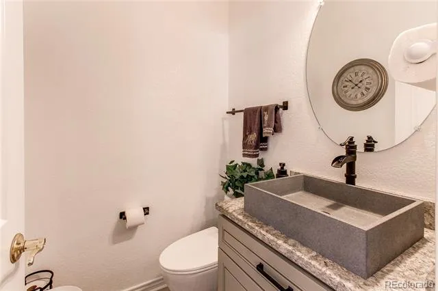 6084 W Utah Lane Denver, CO 80232