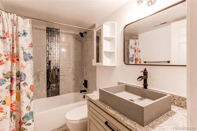 6084 W Utah Lane Denver, CO 80232