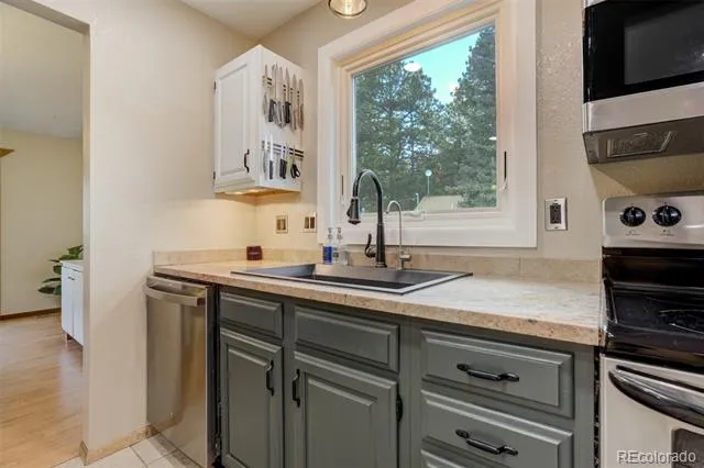 1011 W South Avenue Woodland Park, CO 80863