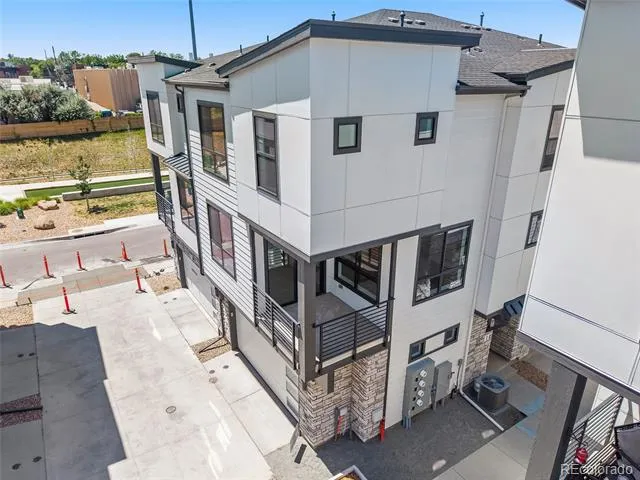 2062 S Holly Street #2 Denver, CO 80222