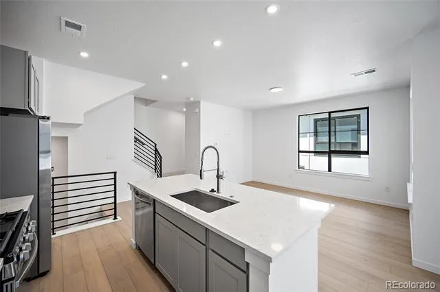 2062 S Holly Street #2 Denver, CO 80222