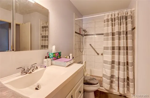 3935 S Boston Denver, CO 80237