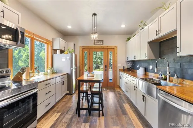 80 Feldspar Road Florissant, CO 80816