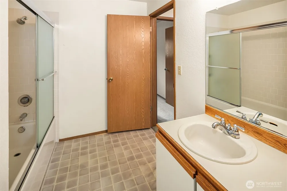 10838 E Riverside Drive #C102 Bothell, WA 98011