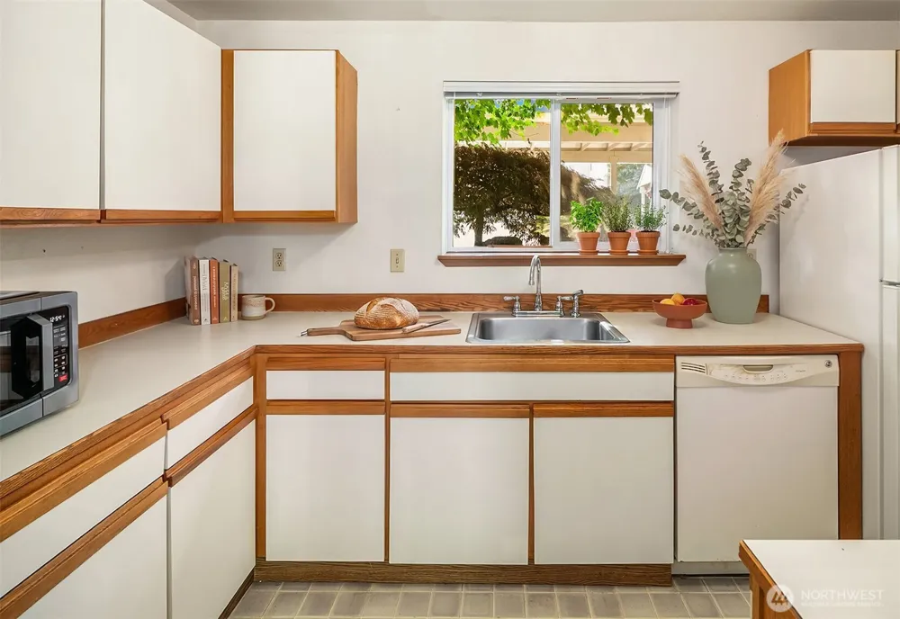 10838 E Riverside Drive #C102 Bothell, WA 98011