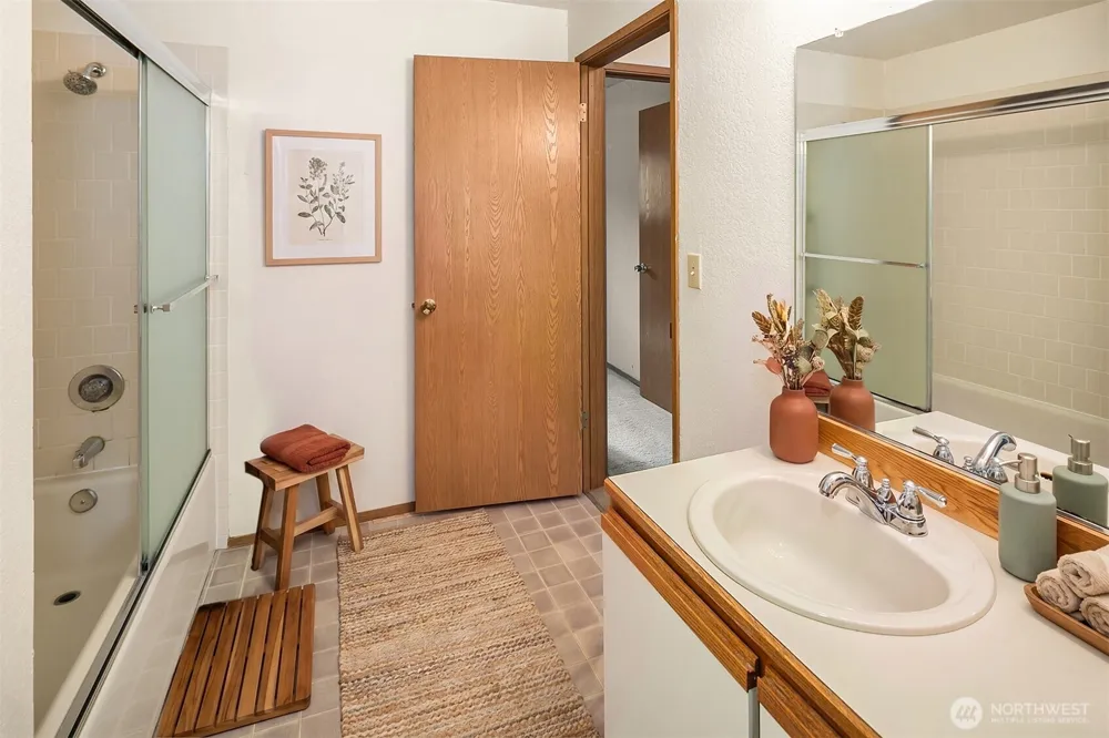 10838 E Riverside Drive #C102 Bothell, WA 98011