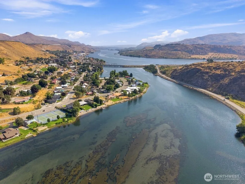 663 Riverside Drive Pateros, WA 98846