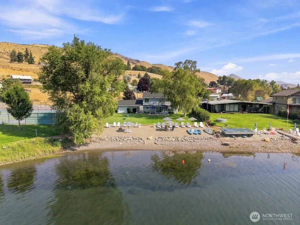 663 Riverside Drive Pateros, WA 98846