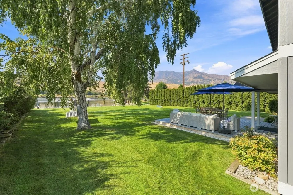 663 Riverside Drive Pateros, WA 98846