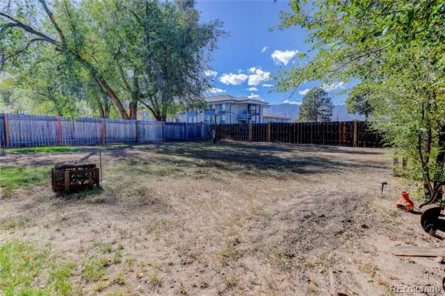 3905 Colony Hills Circle Colorado Springs, CO 80916