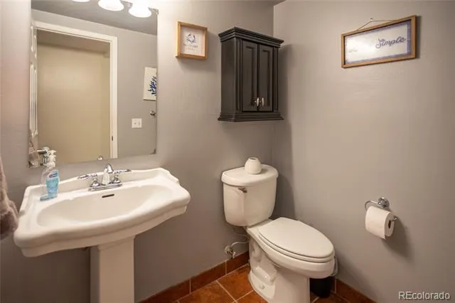 1312 S Carson Way Aurora, CO 80012