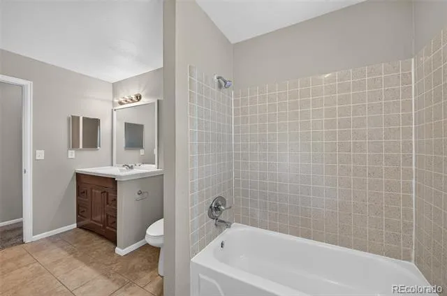 446 S Lima Circle Aurora, CO 80012