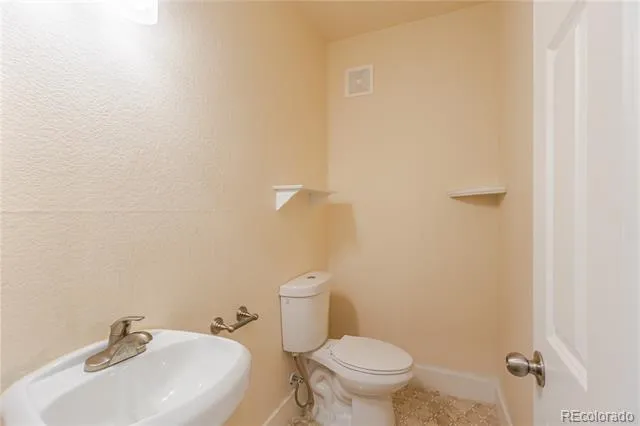 995 S Locust Street Denver, CO 80224
