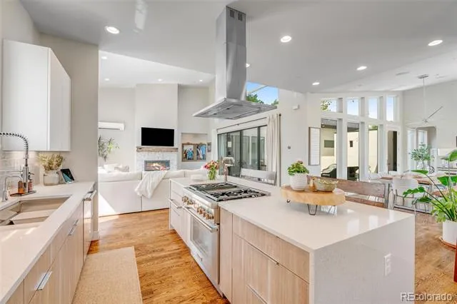 10 Wilder Lane Littleton, CO 80123