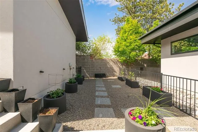 10 Wilder Lane Littleton, CO 80123