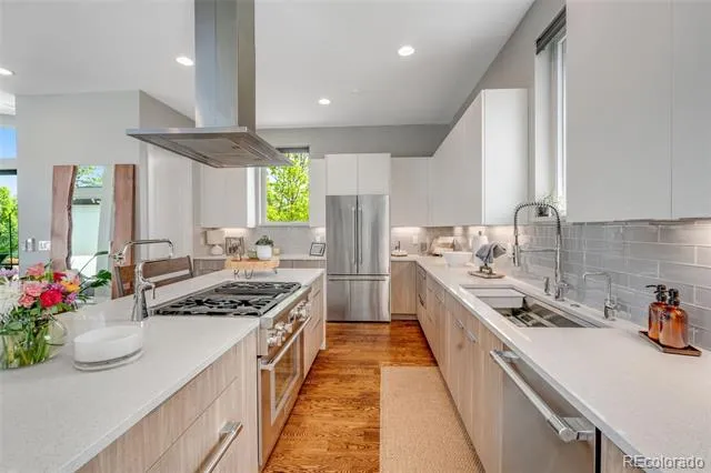 10 Wilder Lane Littleton, CO 80123