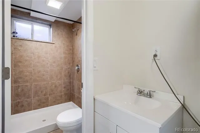 1435 Norfolk Street Aurora, CO 80011