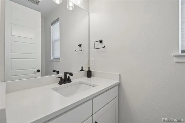 5195 Queen Court Arvada, CO 80002