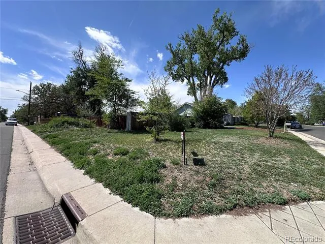1201 Xanthia Street Denver, CO 80220