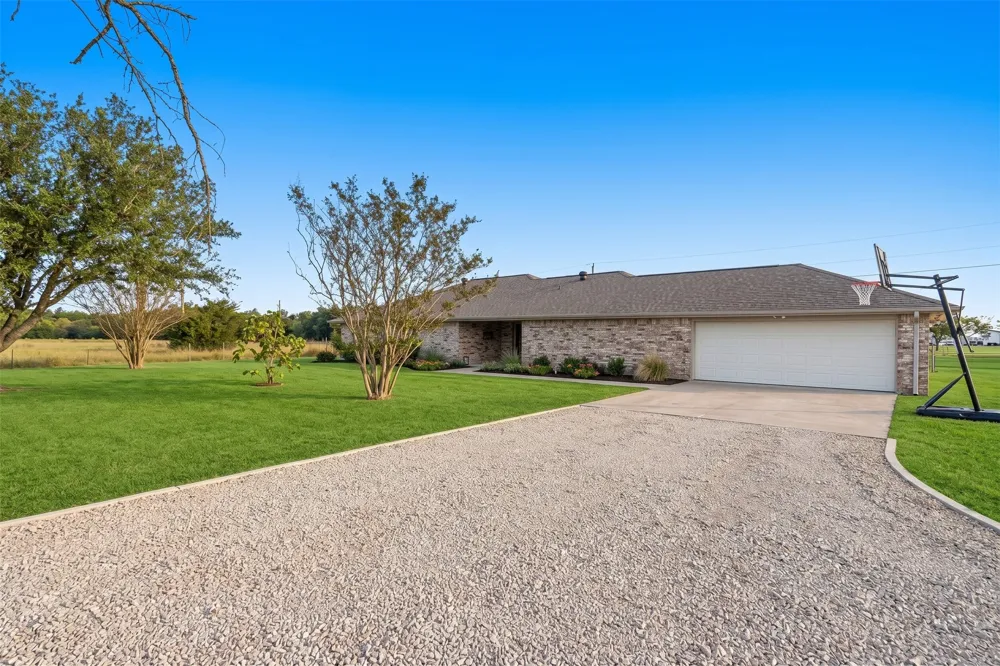 10492 US Highway 69 Whitewright, TX 75491