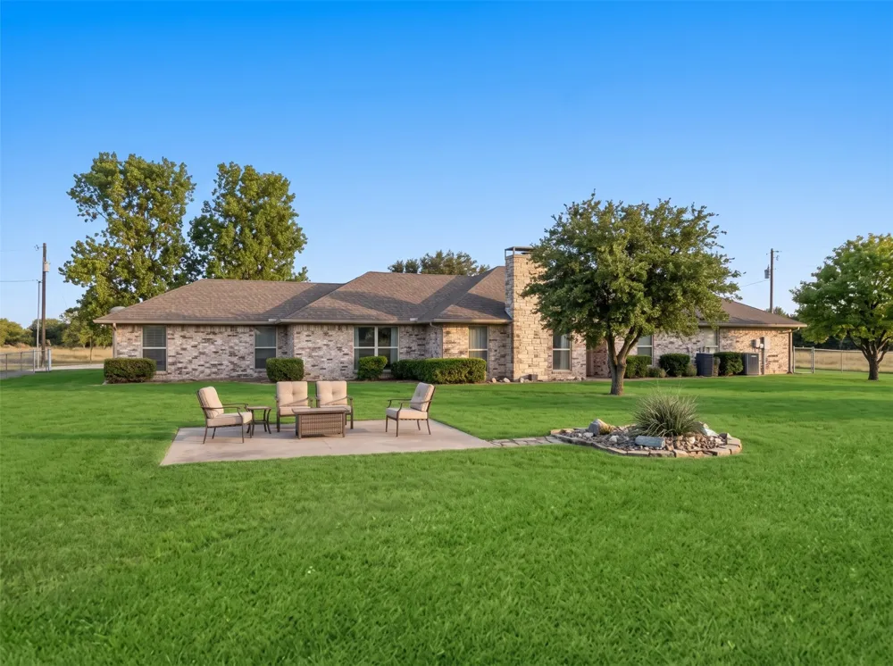 10492 US Highway 69 Whitewright, TX 75491