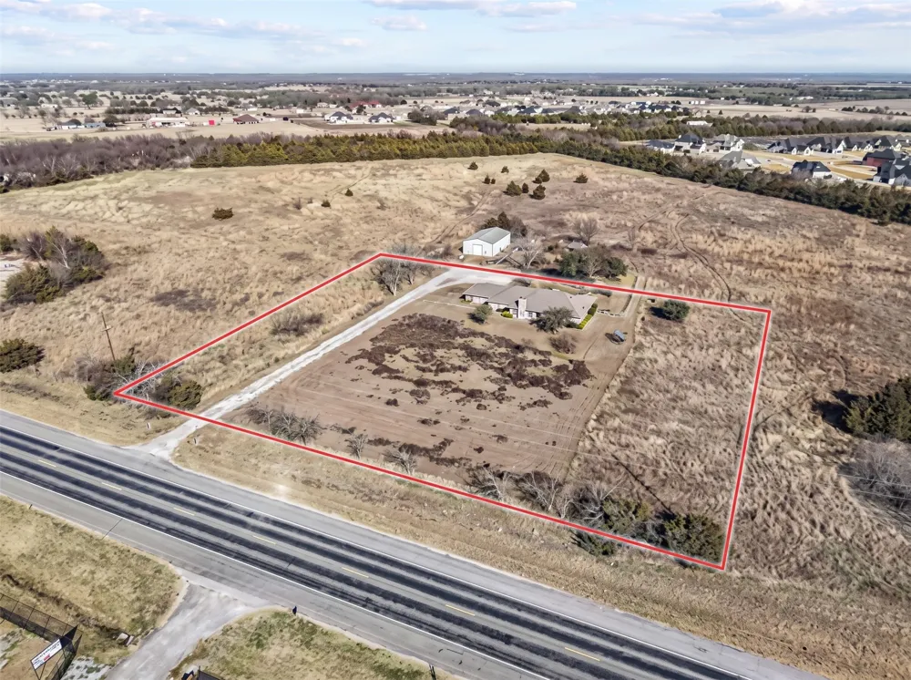 10492 US Highway 69 Whitewright, TX 75491